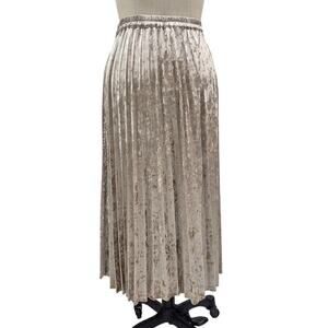 NWT Skies Are Blue Polyester Pleated  Champagne Crushed Velvet Skirt  Sz L